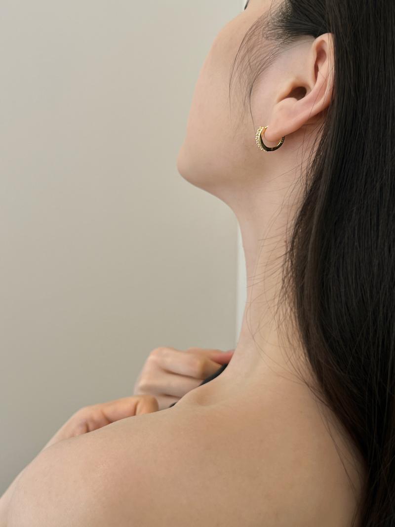 Modern S925 huggie earrings